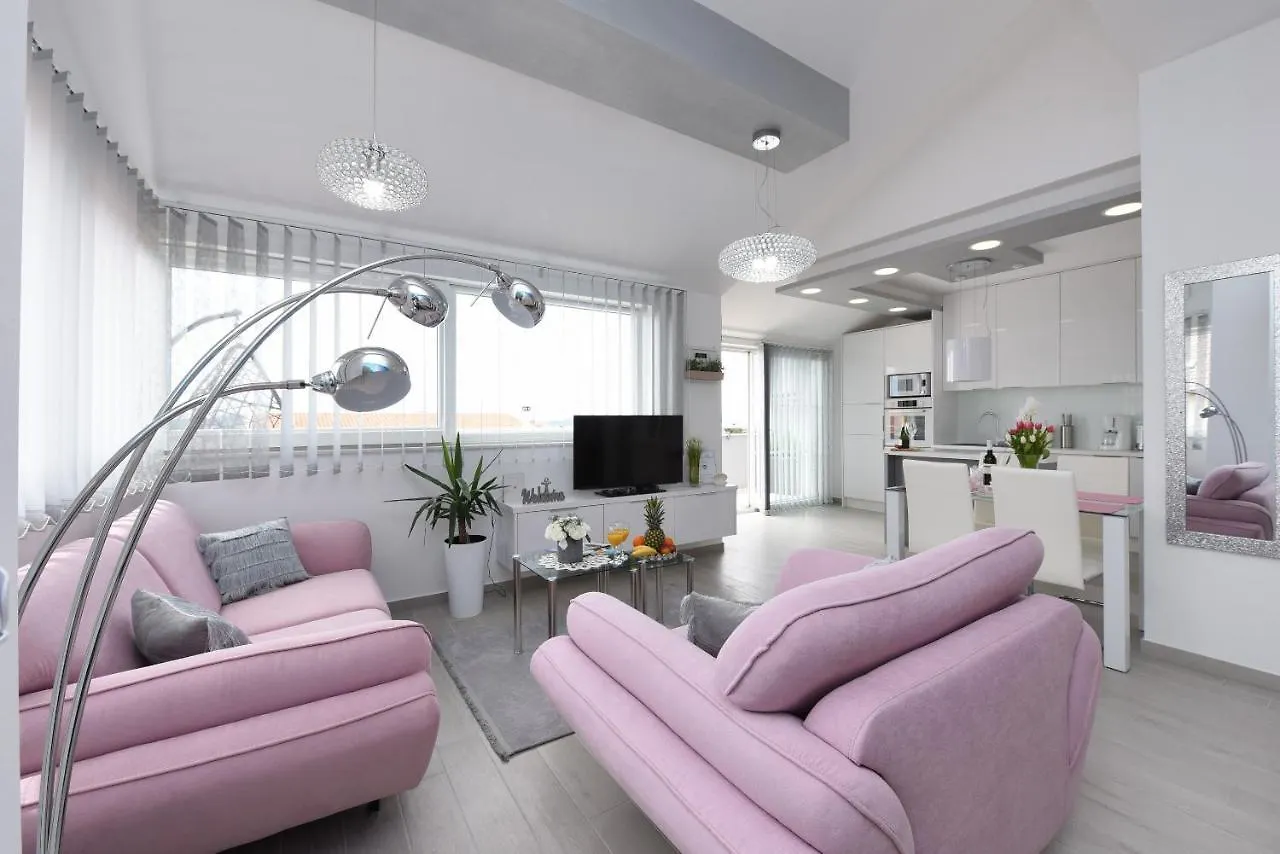 Deluxe Apartman Korina&Ramona Zadar 3*,